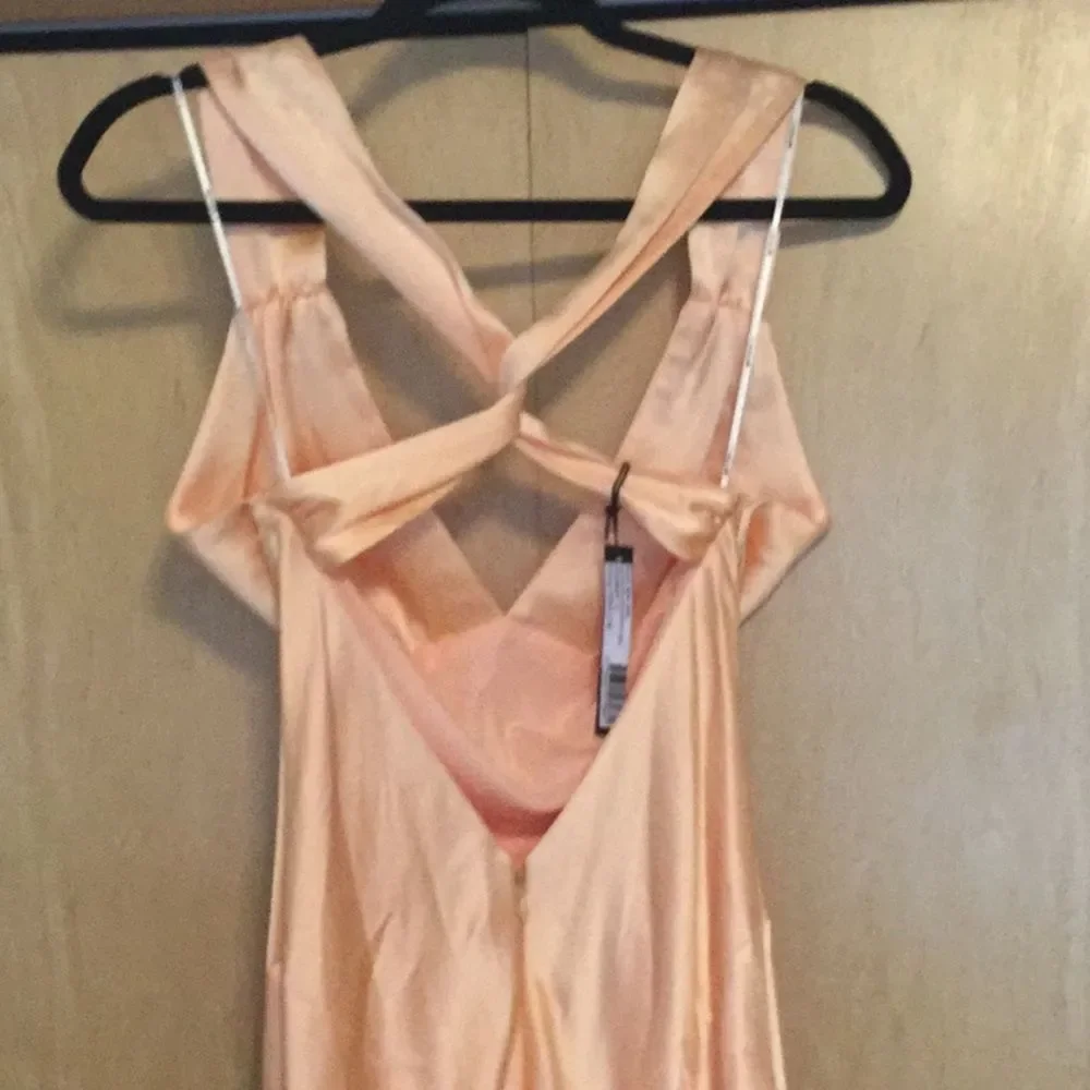 Issue NY Sleeveless Criss-Cross Open-Back Long Coral - Picture 7 of 12